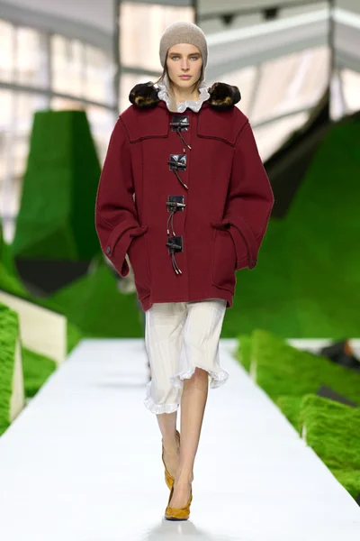 Look 16